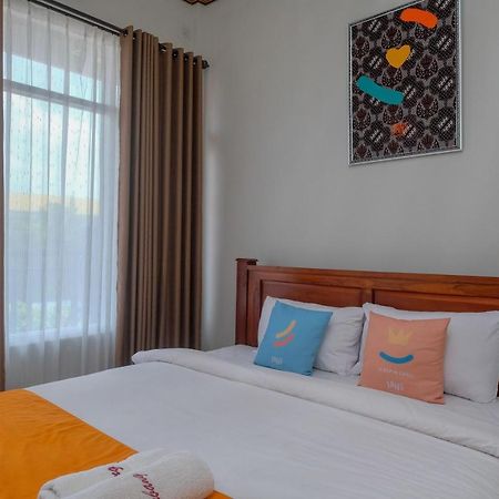Sans Hotel Kumbang Yogyakarta By Reddoorz Zewnętrze zdjęcie