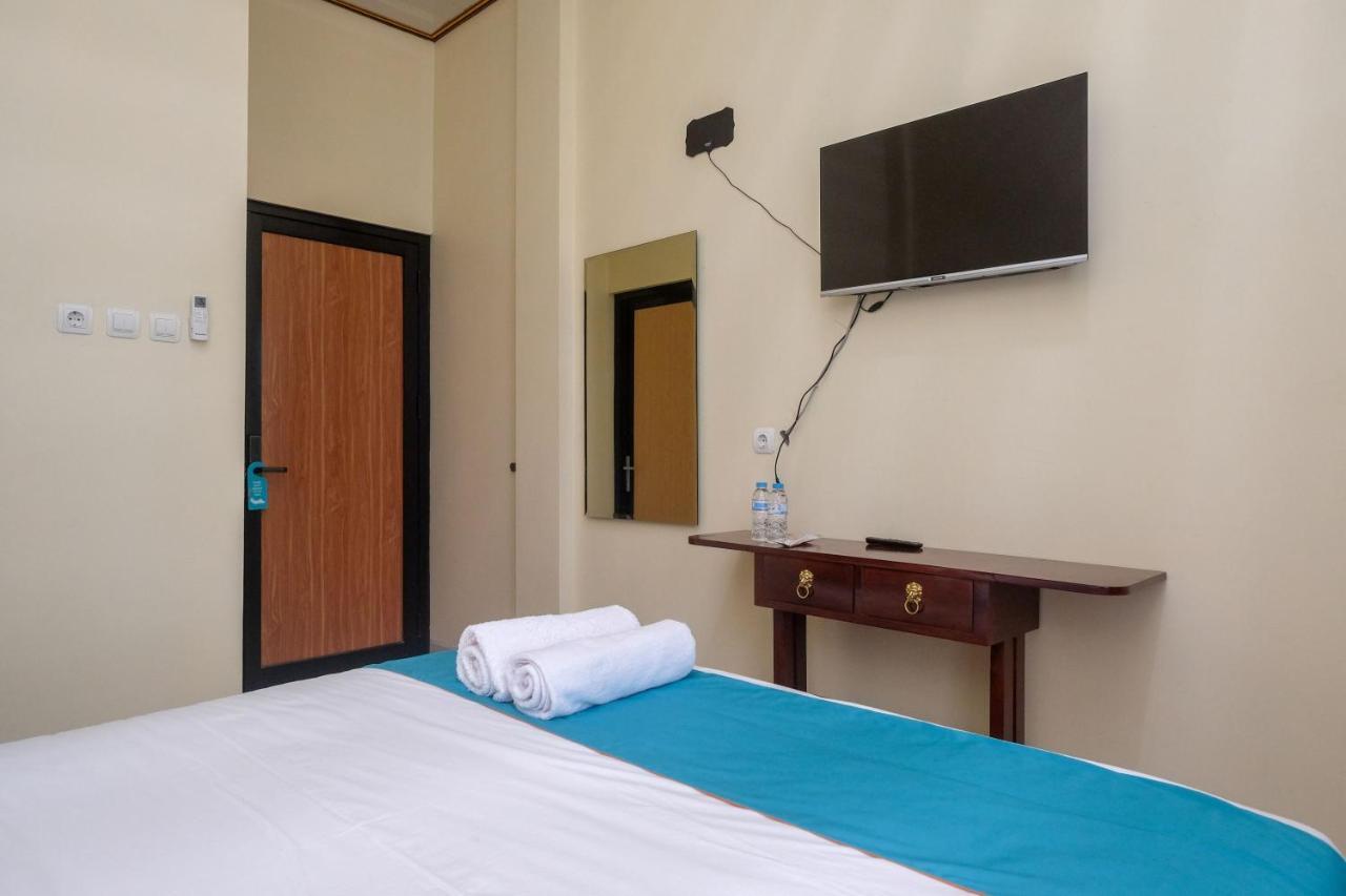Sans Hotel Kumbang Yogyakarta By Reddoorz Zewnętrze zdjęcie