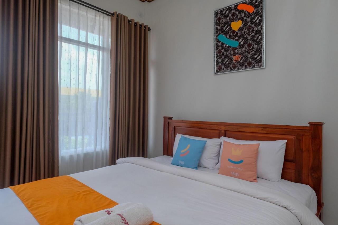 Sans Hotel Kumbang Yogyakarta By Reddoorz Zewnętrze zdjęcie