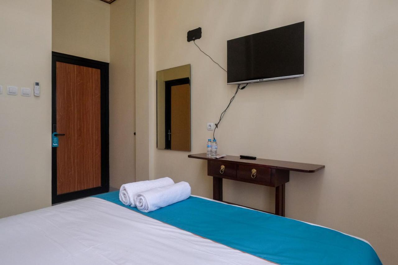 Sans Hotel Kumbang Yogyakarta By Reddoorz Zewnętrze zdjęcie