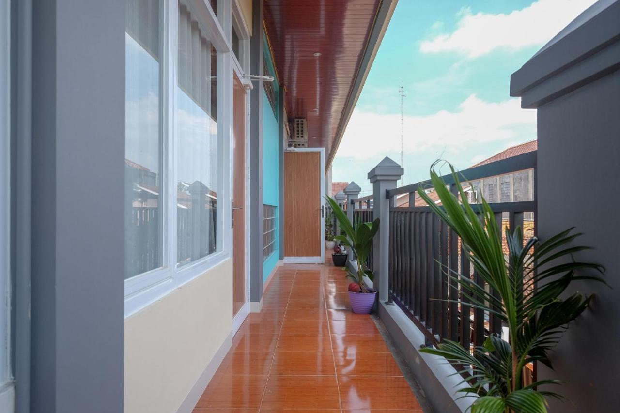 Sans Hotel Kumbang Yogyakarta By Reddoorz Zewnętrze zdjęcie