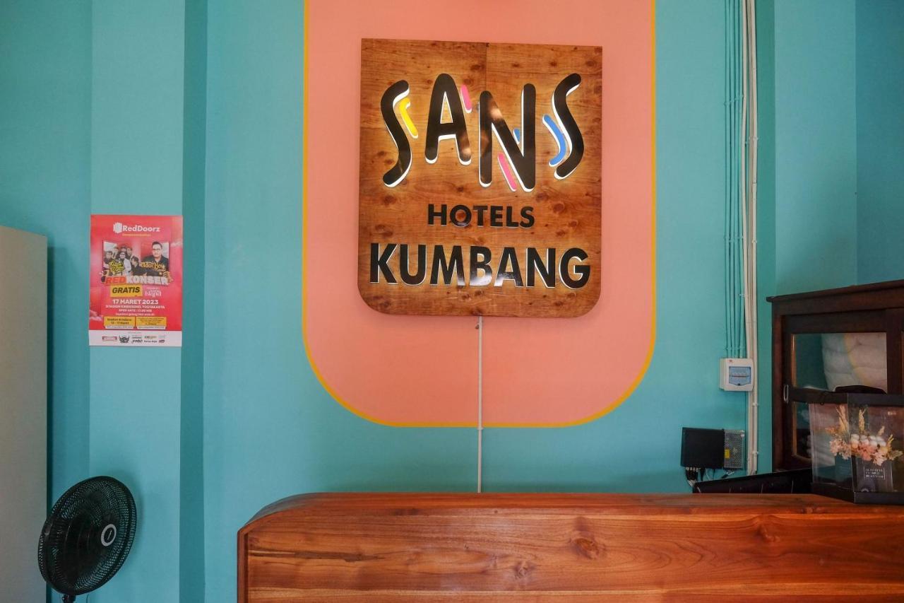Sans Hotel Kumbang Yogyakarta By Reddoorz Zewnętrze zdjęcie